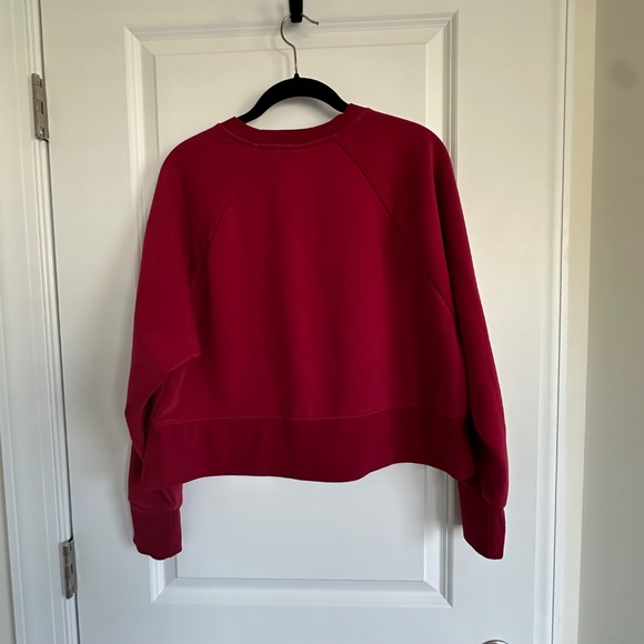 Red Nike Embossed Logo Cropped Dri-Fit Crewneck Sweatshirt Small - Picture 5 of 15